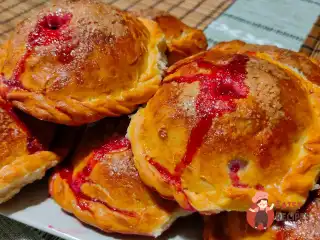 Пиріжки з вишнею