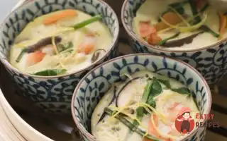 Печена Яєчня З Креветками У Сметанному Соусі