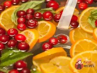 Безалкогольний апельсиново-журавлинний пунш