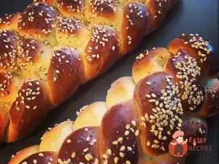 Хала з кунжутом