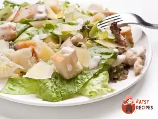 Салат «Цезар» із часниковим хлібом