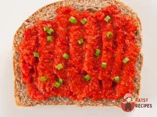 Пісний спред із томатів та червоних перців із насінням соняшника