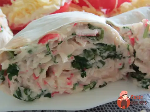 Рулет із лаваша з крабовими паличками та кропом
