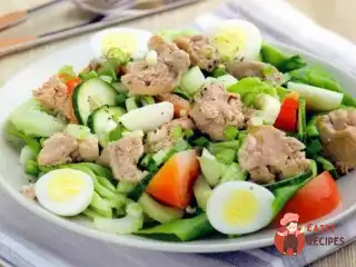 Салат з печінки тріски з овочами