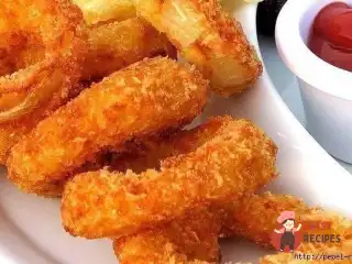 Цибульні кільця з кисло-солодким соусом