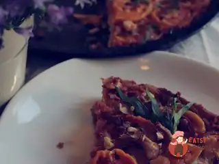 Абрикосовий тарт з медом та горіхами