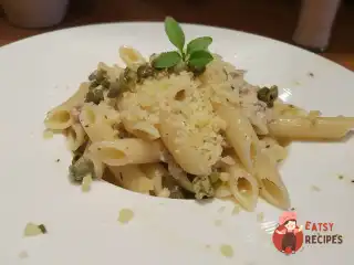 Паста з соусом з тунця та білого вина