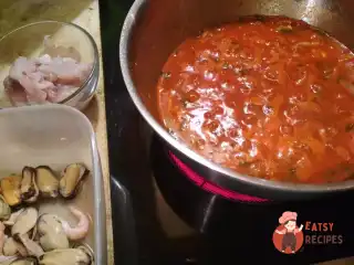 Буйабес з морепродуктами та сибасом