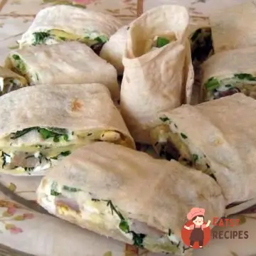 Рулет із лаваша з копченою курячою грудкою