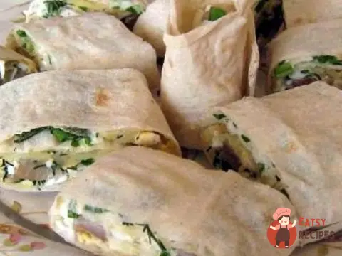 Рулет із лаваша з копченою курячою грудкою