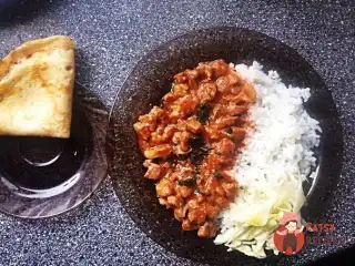 Гуляш зі свинини з підливою