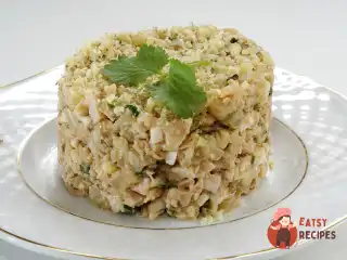 Салат з куркою, ананасом та волоськими горіхами