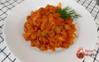 Тушкована капуста з грибами