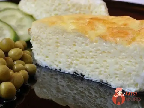 Пишний омлет із вершковим маслом на водяній бані