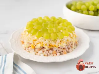 Крок 7: Салат «Виноградинка» з куркою та сиром