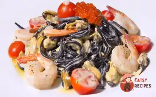 Паста З Чорнилом Каракатиці З Морепродуктами У Вершковому Соусі