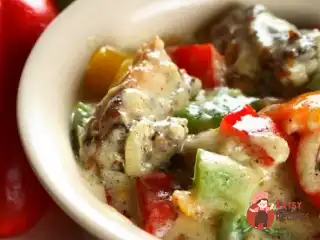 Курячі грудки з овочами