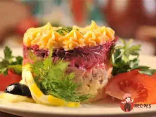 Оселедець під шубою з яблуком та лимонним соком