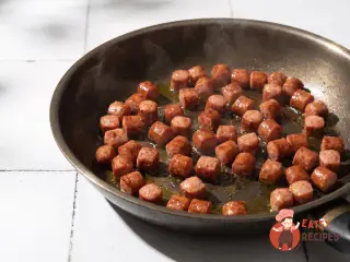 Крок 4: Запіканка з хліба з ковбасками та беконом
