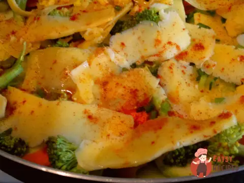 Курячі грудки з овочами