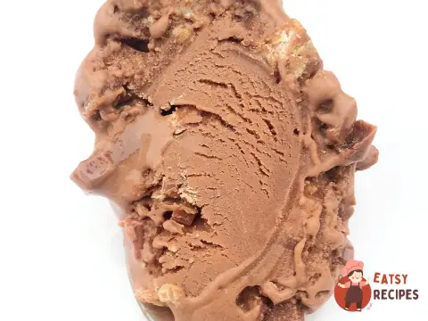 Морозиво з молочним шоколадом та цукерками KitKat