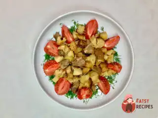 Індичка, запечена в духовці з картоплею та цибулею