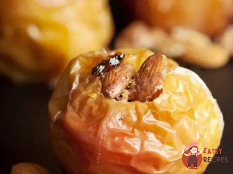 Яблука, запечені з рисом, фруктами та горіхами