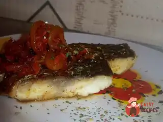 Пряна маринована риба з овочами