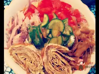 Закуска з локшини та овочів