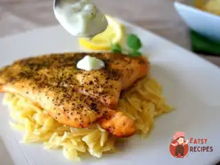 Лосось по-грецьки з соусом дзадзики