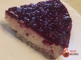 Чізкейк з шоколадно-маковою основою та ягідним топінгом