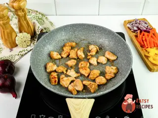 Крок 7: Тепла фунчоза з куркою та овочами