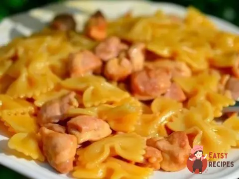 Паста фарфалле з куркою та медом