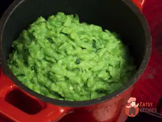 Пюре із зеленого горошку з м'ятою