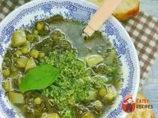 Овочевий суп із песто із щавлю