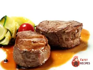 Яловичі медальйони з соусом із червоного вина