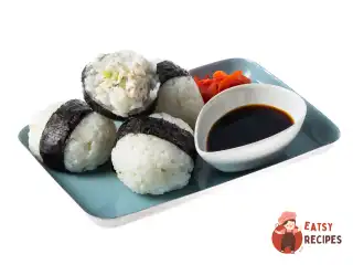 Японські рисові кульки з куркою та селерою