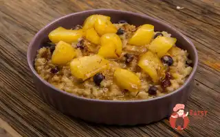 Каша з кіноа з сотою з груш