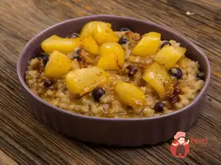 Каша з кіноа з сотою з груш