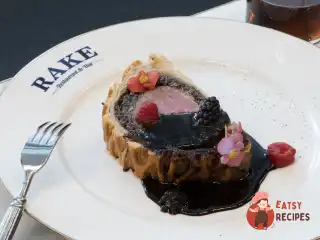 Яловичина «Веллінгтон» з чебрецем та розмарином