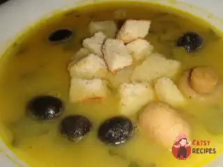 Крем-суп з маслинами, печерицями, картоплею та мускатним горіхом