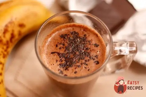 Гарячий банановий коктейль із шоколадом
