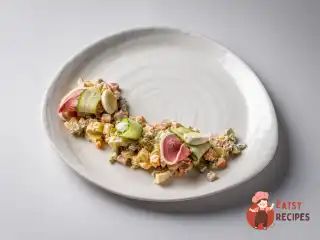 Олів'є з копченою мовою та трюфельною олією