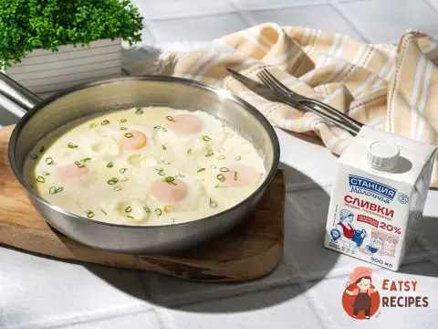 Яйця, смажені у вершках