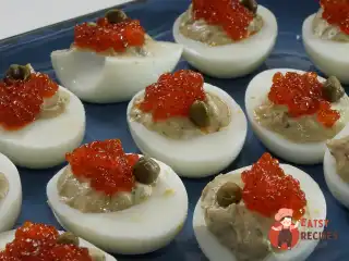 Фаршировані яйця з тунцем