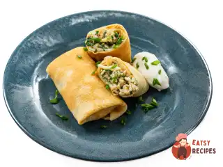 Млинці з цибулею та яйцем