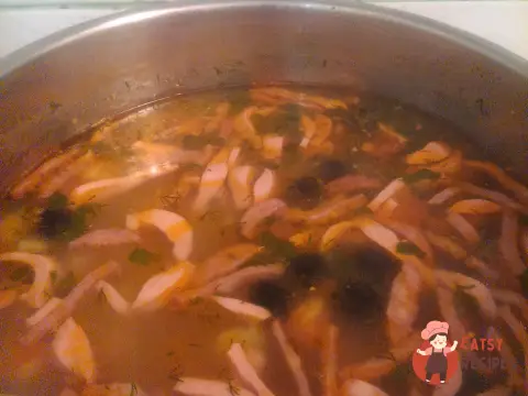 Солянка з ковбасою