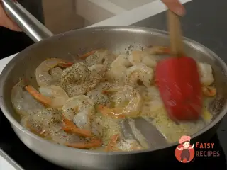 Крок 3: Смажені креветки