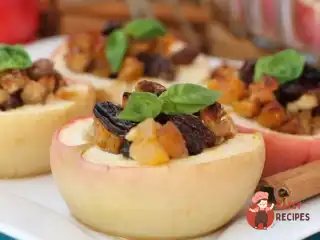 Запечені яблука з горіхами та сухофруктами