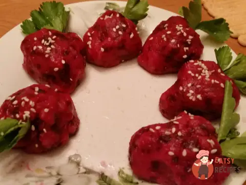 Буряково-селедникова полуниця (Естонська закуска)